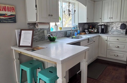 Grand Haven Casa | Downtown Charmer Amenities Galore / Runabout Resort