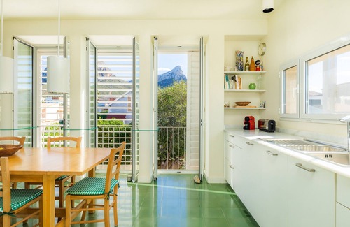 Urbanizacion Mont Ferrutx Casa | Encantadora y moderna Villa Mercedes con una vista única al mar.