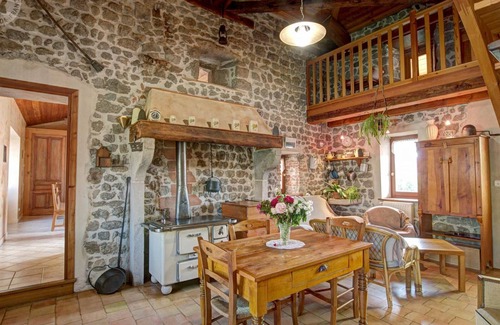 Essertines-en-Chatelneuf Cabaña | Casa rural Essertines-en-Châtelneuf, 2 dormitorios, 6 personas