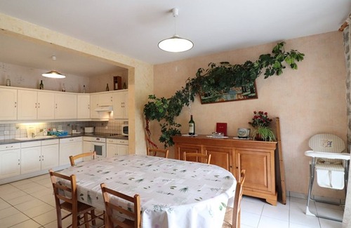 Saint-Just Cabaña | Charming Renovated 1857 Farmhouse, Sleeps 9, BBQ, Wi-Fi, Near Nature & Historical Sights