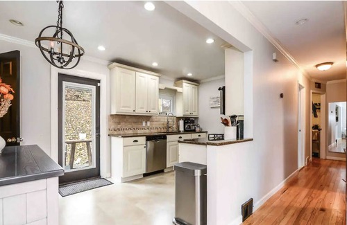 Milford Casa | Charming 4 Bedroom - Close to Downtown