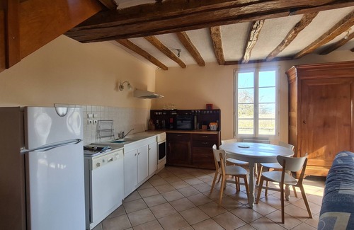 Saint-Cyr-en-Bourg Casa | Charming independent tufa house