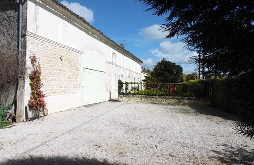Saint-Ciers-sur-Gironde Casa | Charming Gironde farmhouse