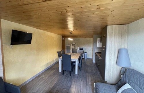Saint-Jacques-des-Blats Apartamento | Apartamento dúplex con 2 habitaciones cerca de pistas, acogedor y totalmente equipado