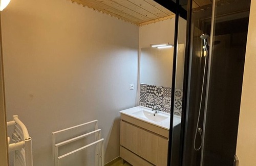 Saint-Jacques-des-Blats Apartamento | Apartamento dúplex con 2 habitaciones cerca de pistas, acogedor y totalmente equipado