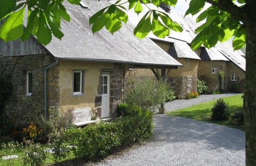 Saint-Martin-de-Cenilly Cabaña | Casa rural con encanto: jardín, método geotérmico y talleres de escultura en un entorno natural