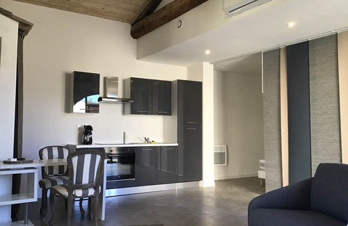 Saint-Julien-de-Peyrolas Condominio | Charming loft in estate with swimming pool in the heart of the gorges de l'ardeche