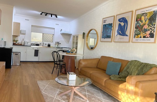 East Victoria Park Apartamento | Charming 1-bedroom apartment with WiFi, AC in vibrant East Victoria Park