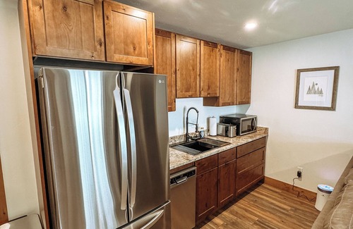 Steamboat Springs Casa | Charming 1-bedroom unit, steps from ski in/ski out access - Dog friendly!