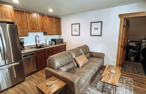 Steamboat Springs Casa | Charming 1-bedroom unit, steps from ski in/ski out access - Dog friendly!