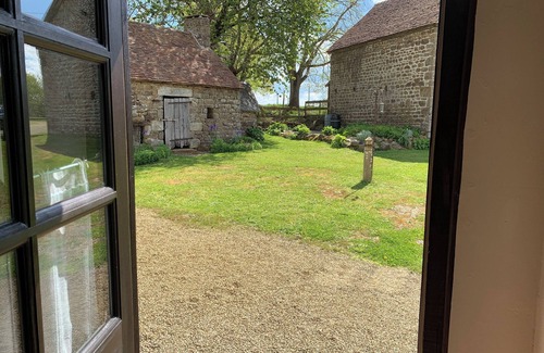 Andaine - Passais Cabaña | Charming 1-Bed Cottage in Ceauce