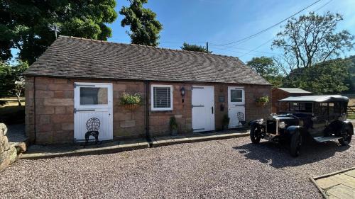 Cauldon Low Casa | Charming 1 Bed Peak District Cottage Barn - Alton Towers, Scarefest, Polar Bears, Chatsworth
