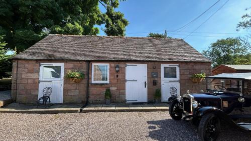 Cauldon Low Casa | Charming 1 Bed Peak District Cottage Barn - Alton Towers, Scarefest, Polar Bears, Chatsworth
