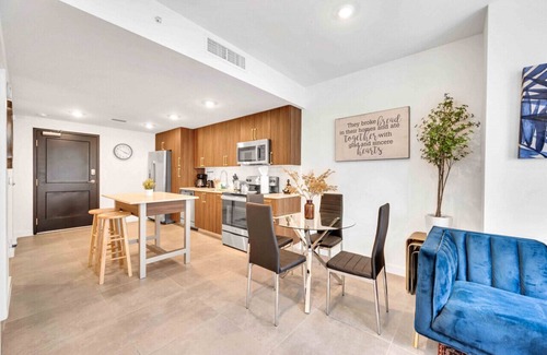 Overtown Apartamento | Charming 1 Bed plus Den Downtown Free Parking