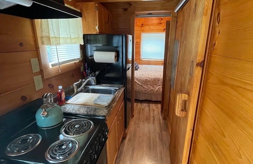 McMinnville Casa | Charming 1-Bed Tiny House: Oasis with Patio & WiFi- Isha Inst only 9 min away