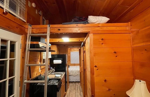McMinnville Casa | Charming 1-Bed Tiny House: Oasis with Patio & WiFi- Isha Inst only 9 min away