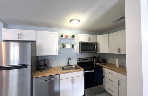 Redington Shores Cabaña | Charming 1-bedroom1 -bath Place 100 steps to the beach Redington Shores, FL