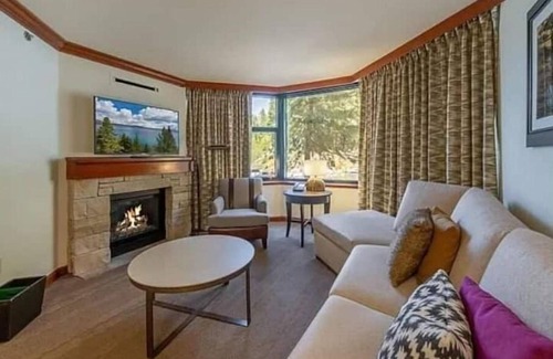 Olympic Valley Complejo | Charming 1-bedroom Resort Condo Fireplace Suite