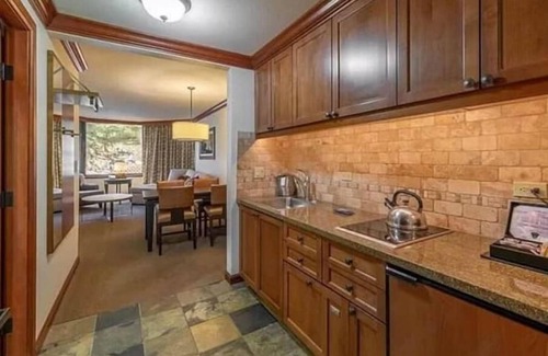 Olympic Valley Complejo | Charming 1-bedroom Resort Condo Fireplace Suite