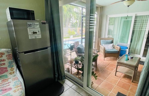 Pembroke Pines Casa | Charming 1-bedroom studio in welcoming Pembroke Pines with your own pool