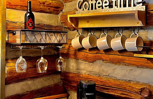 Pilot Mountain Cabina | Charming 1-bedroom cabin in amazing Pilot Mountain with Lake access