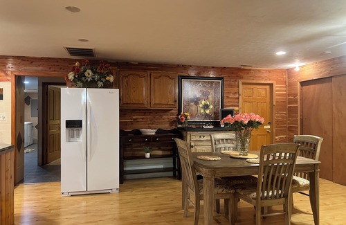 Cherry Valley Cabaña | Charming 1-bedroom cottage in Cherry Valley - within walking distance to parks.