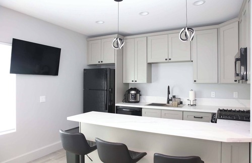 Canyon Country Casa | Charming 1-bedroom house with WiFi, AC in peaceful Santa Clarita Brand New