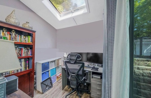 West Hills Casa | Charming 1-bedroom artist den with WiFi, AC in terrific Huntington