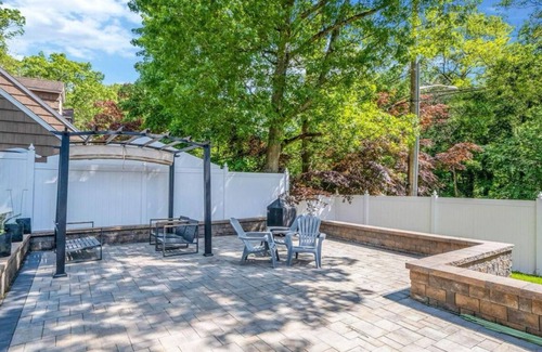West Hills Casa | Charming 1-bedroom artist den with WiFi, AC in terrific Huntington