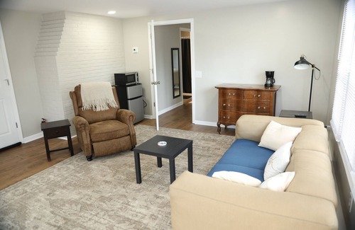 Waynesboro Apartamento | Charming 1-bedroom apartment, with Wi-Fi, A/C in historic Waynesboro, VA