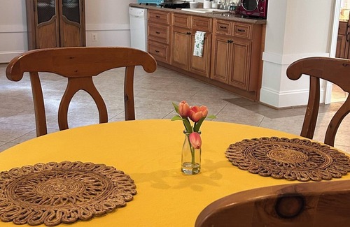 Arlington Apartamento | Charming 1-bedroom apartment in fabulous Arlington with AC