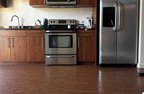 Lower East Side Apartamento | Charming 1-bedroom apartment with car included