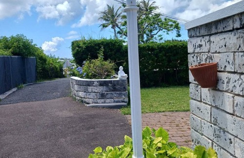 Pembroke Apartamento | Charming 1-bedroom apartment in delightful Pembroke with WiFi, AC