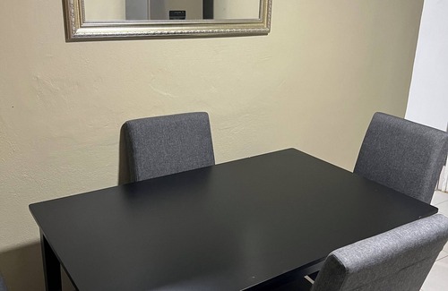 Constant Spring Apartamento | Charming 1-bedroom apartment in Kingston with WiFi and AC
