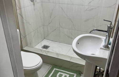Constant Spring Apartamento | Charming 1-bedroom apartment in Kingston with WiFi and AC