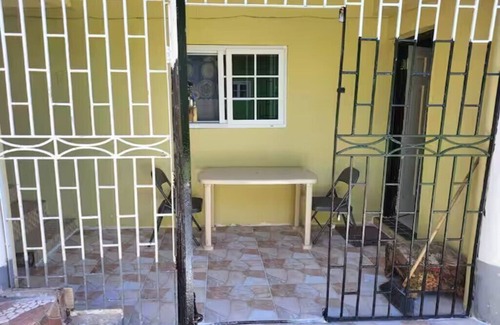 Saint Andrew Apartamento | Charming 1-bedroom apartment with WiFi, AC in lovely Kingston