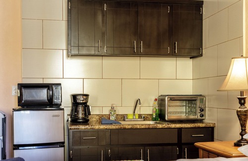 Acapulco Apartamento | Charming 1-bedroom apartment in gorgeous Ensenada with pool and fitness room!
