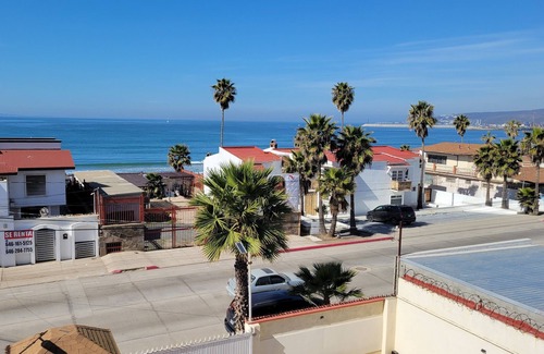 Acapulco Apartamento | Charming 1-bedroom apartment in gorgeous Ensenada with pool and fitness room!