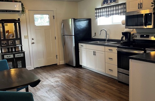 Woodburn Apartamento | Charming 1-Bedroom Apartment on 3 Acres in Rural Woodburn, Near I-5 & Shopping