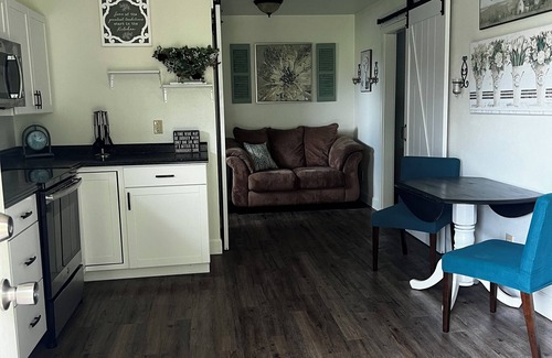 Woodburn Apartamento | Charming 1-Bedroom Apartment on 3 Acres in Rural Woodburn, Near I-5 & Shopping