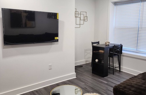 Midtown Apartamento | Charming 1-bedroom apartment in Detroit with AC, WiFi