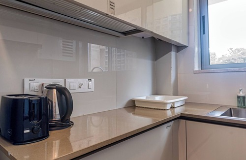 Hiranandani Gardens Apartamento | Charming 1-bedroom apartment in delightful Mumbai with WiFi, AC
