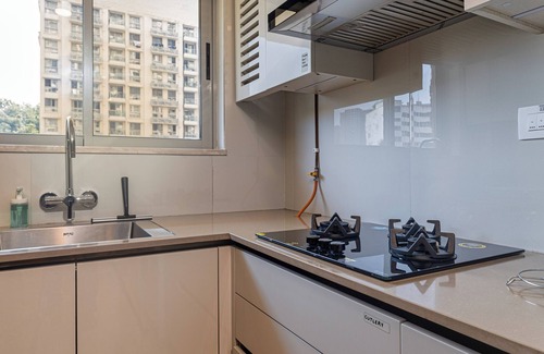 Hiranandani Gardens Apartamento | Charming 1-bedroom apartment in delightful Mumbai with WiFi, AC