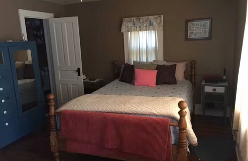 Allegan Apartamento | Charming 1-bedroom apartment with WiFi, AC in peaceful Allegan