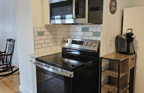Culver Apartamento | Charming 1-bedroom apartment in Culver with WiFi, AC, outdoor covered deck