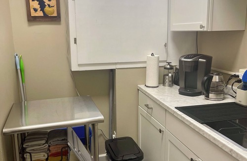 Warren Apartamento | Charming 1-bedroom apartment in fantastic Warren with AC