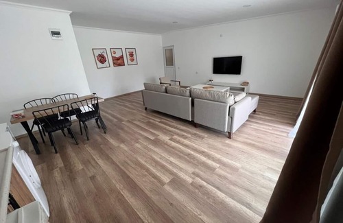 Kiris Apartamento | Charming 1-bedroom apartment in wonderful Kiriş with AC, WiFi