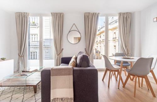 Trafalgar Apartamento | Charming 1-Bedroom Apartment in Central Madrid Stylish Retreat for 2, Alonso Martinez I