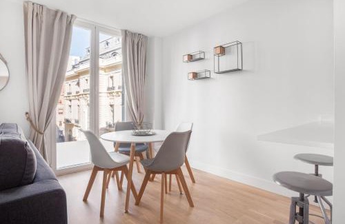 Trafalgar Apartamento | Charming 1-Bedroom Apartment in Central Madrid Stylish Retreat for 2, Alonso Martinez I