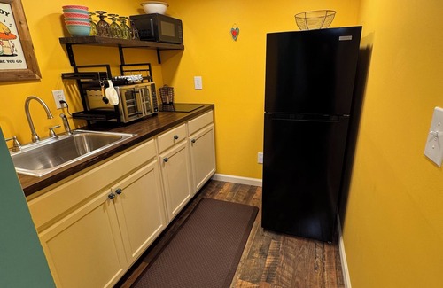 Canton Casa | Charming 1-bedroom basement apartment with WiFi, AC in quaint Canton